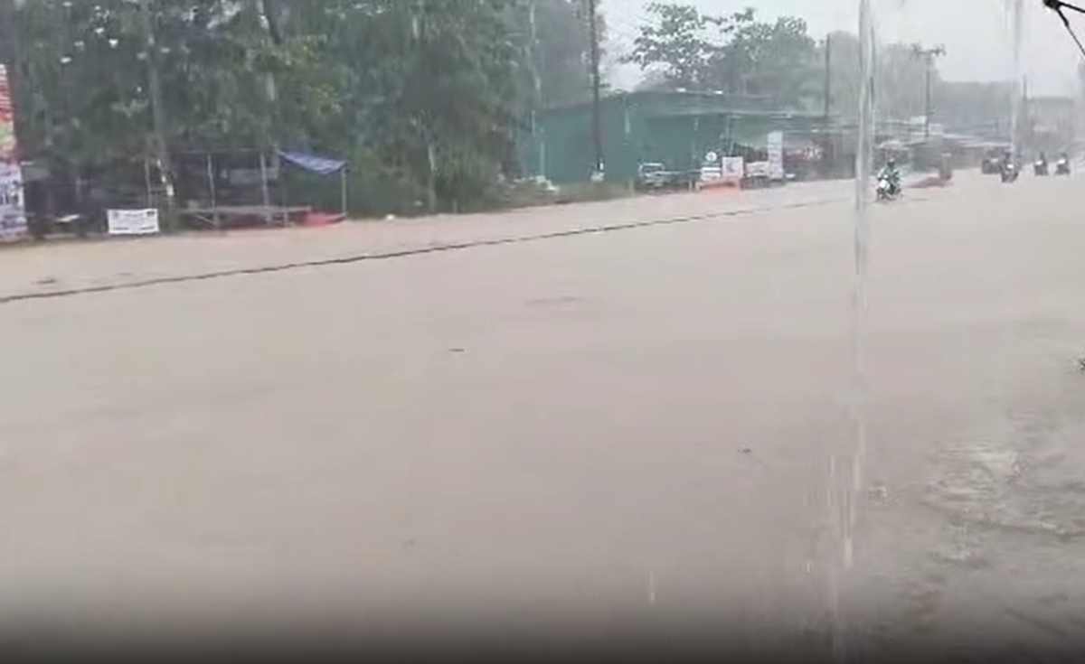 ฝนถล่ม เกาะลันตา น้ำท่วมดินสไลด์ ฝนถล่ม เกาะลันตา น้ำท่วมดินสไลด์