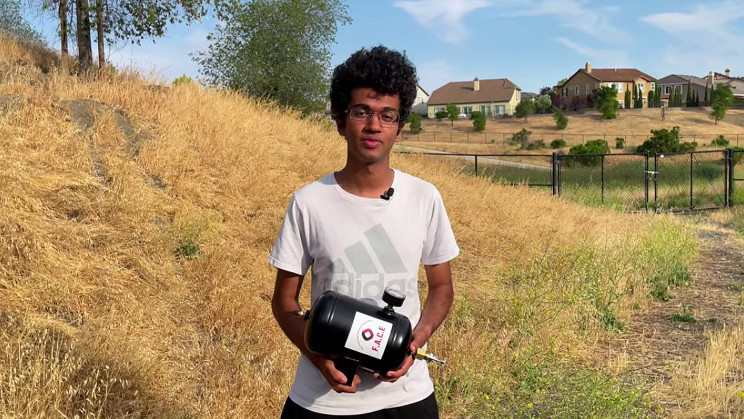 เด็กต่างชาติออกแบบ เครื่องดับไฟป่า ป้องกันบ้านโดนไฟเผาด้วยตัวเอง เด็กต่างชาติออกแบบ เครื่องดับไฟป่า ป้องกันบ้านโดนไฟเผาด้วยตัวเอง