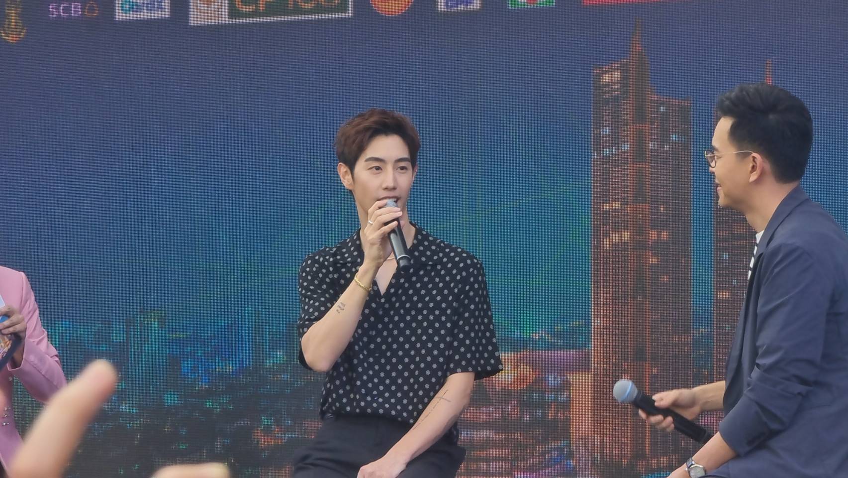 มาร์ค ต้วน ทำแฟนคลับสุดฟิน ส่งวิ้งค์ให้กับทุกคน 