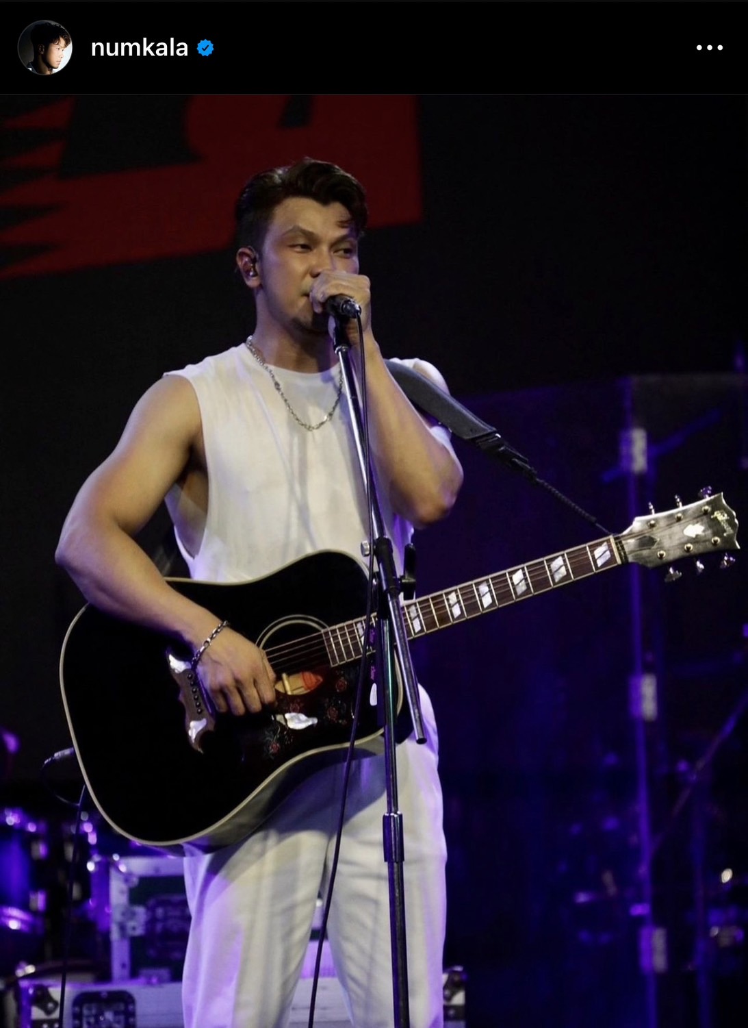 ศิลปินใจบุญ หนุ่ม กะลา ลงทุนเดินข้ามเขา หอบขนมให้เด็กๆ ชาวมันนิ(ซาไก)