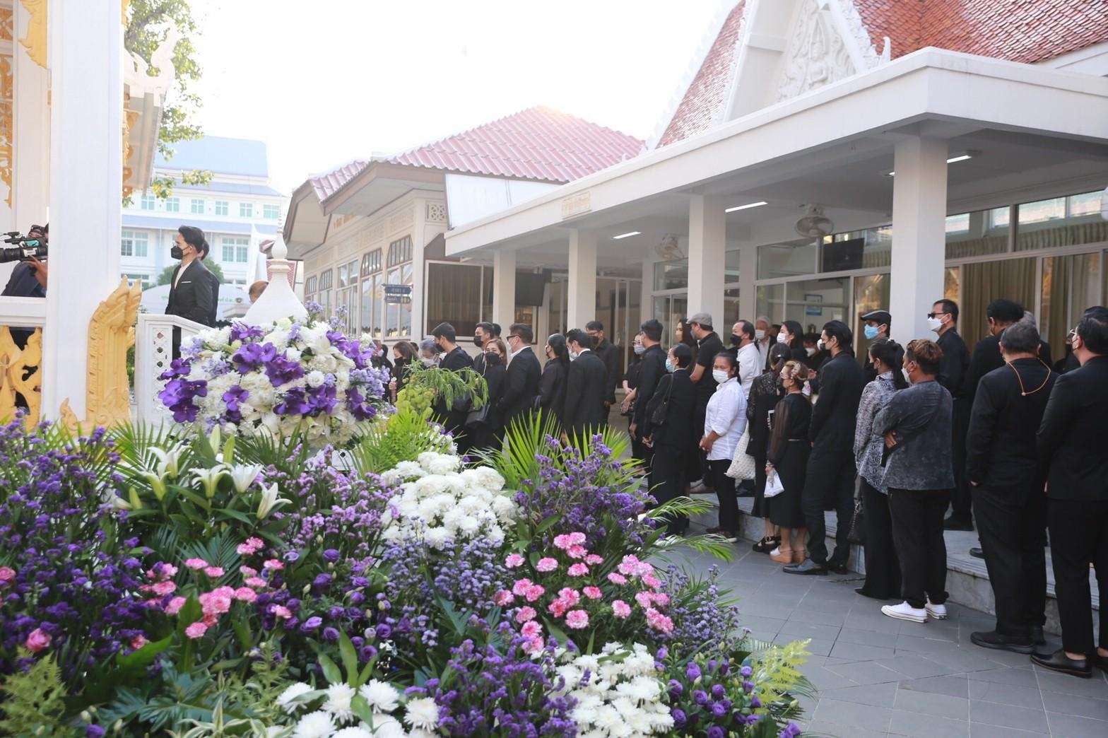 คนบันเทิงร่วมพิธีฌาปนกิจ “ต๊ะ นิรัตติศัย กัลย์จาฤก”