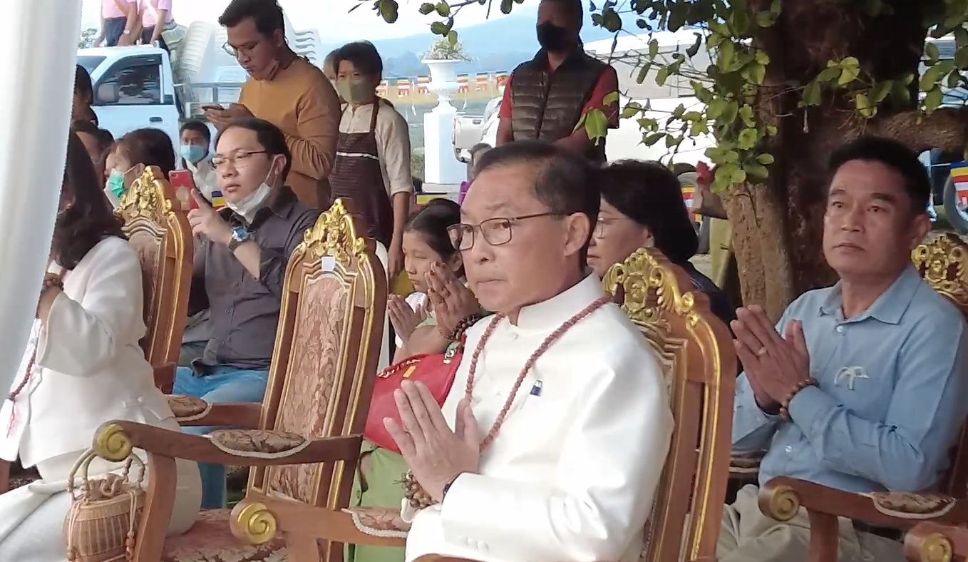ครูบาบุญชุ่ม ทำพิธีเจริญพระพุทธมนต์สืบชะตาหลวง ลูกศิษย์ล้นหลาม ครูบาบุญชุ่ม ทำพิธีเจริญพระพุทธมนต์สืบชะตาหลวง ลูกศิษย์ล้นหลาม