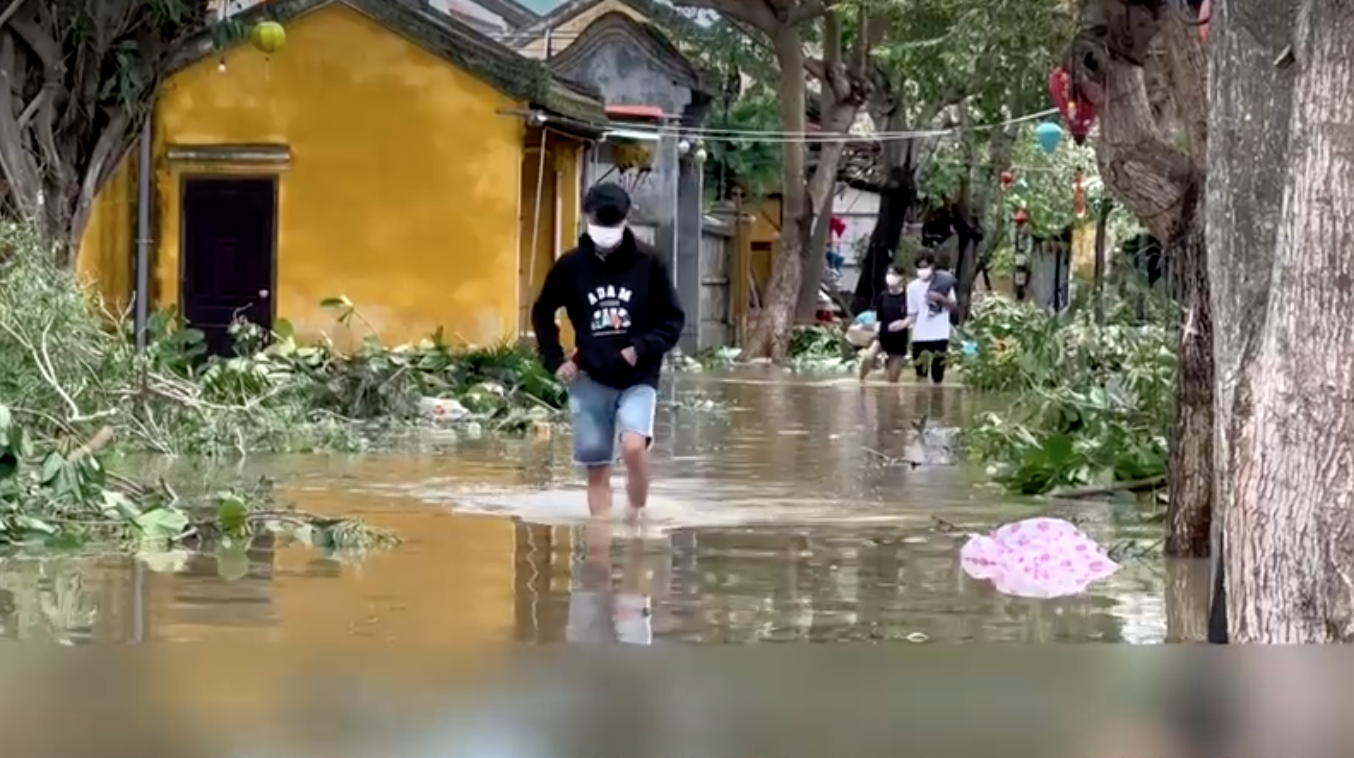 เปิดภาพ ‘ฮอยอัน’ เจอพายุโนรูถล่มหนัก เมืองมรดกโลกจมบาดาล เปิดภาพ ‘ฮอยอัน’ เจอพายุโนรูถล่มหนัก เมืองมรดกโลกจมบาดาล