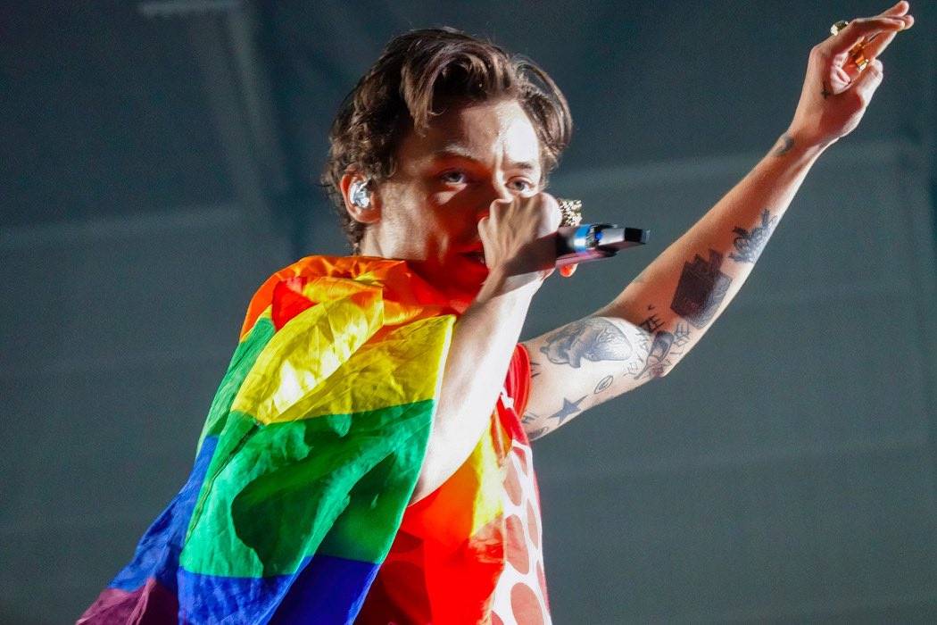 แฮร์รี่ สไตล์ส ช่วยเหลือครอบครัวเหยื่อเหตุกราดยิงที่เมืองโฮเปนเฮเกนเต็มที่ แฮร์รี่ สไตล์ส ช่วยเหลือครอบครัวเหยื่อเหตุกราดยิงที่เมืองโฮเปนเฮเกนเต็มที่