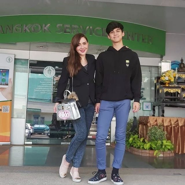  เปิดวาร์ป “น้องทิกเกอร์” ลูกชาย “นิโคล” หล่อเข้มหุ่นดีในวัย 16 ปี จน “แมว จิรศักดิ์” ยังงง สาวๆแห่เรียกพ่อ 