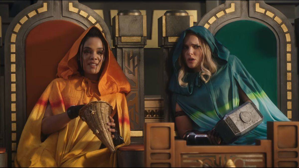 แฟนๆพร้อมใจกันแชร์ภาพนู้ดของ คริส เฮมส์เวิร์ท จากหนัง Thor: Love and Thunder ว่อนโลกโซเชียล