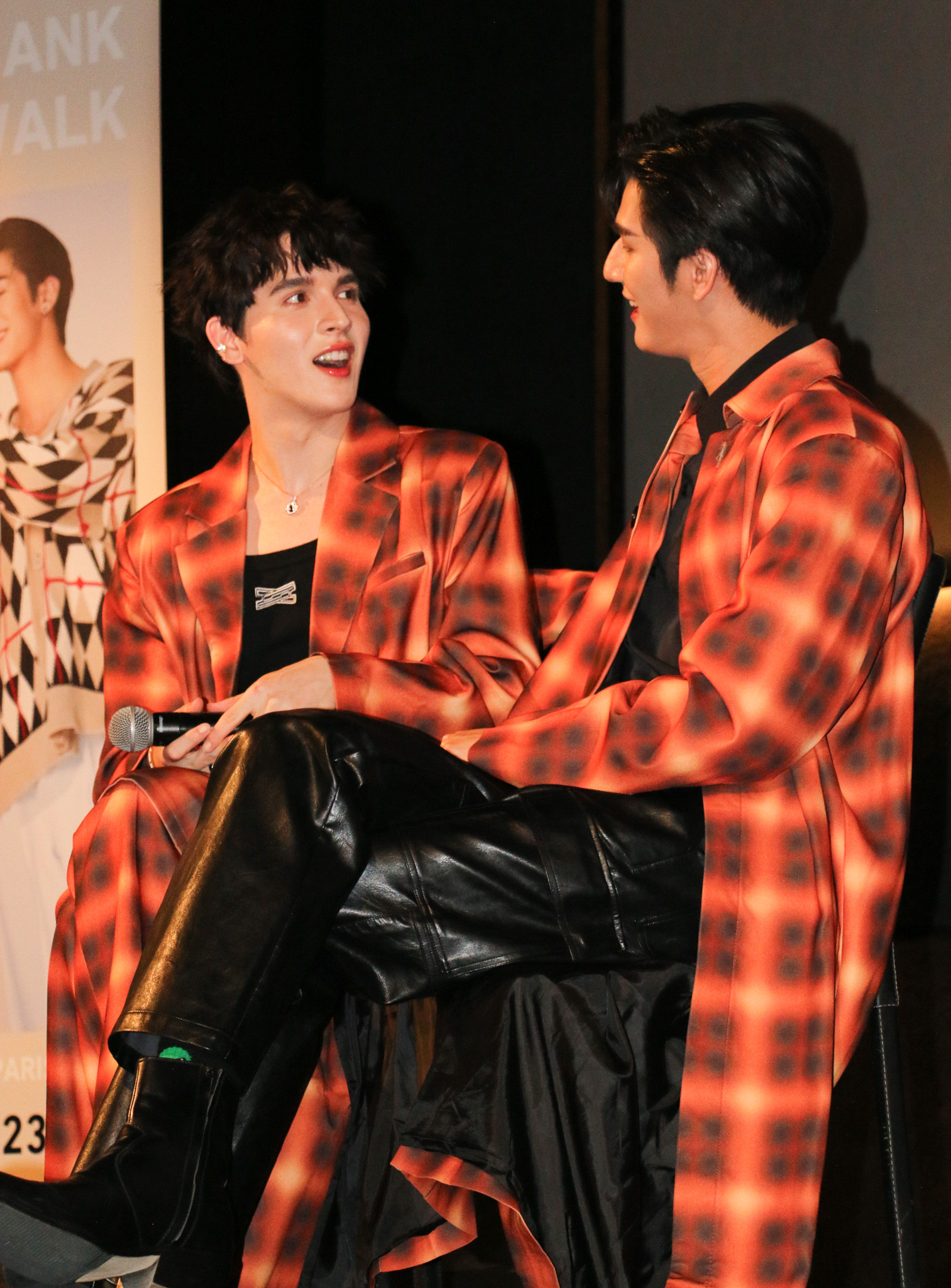 'มอส-แบงค์' เสิร์ฟฟิน!! ลัดฟ้าจัดแฟนมีตคู่ครั้งแรกที่ปารีส แฟนอินเตอร์เพียบ 'มอส-แบงค์' เสิร์ฟฟิน!! ลัดฟ้าจัดแฟนมีตคู่ครั้งแรกที่ปารีส แฟนอินเตอร์เพียบ