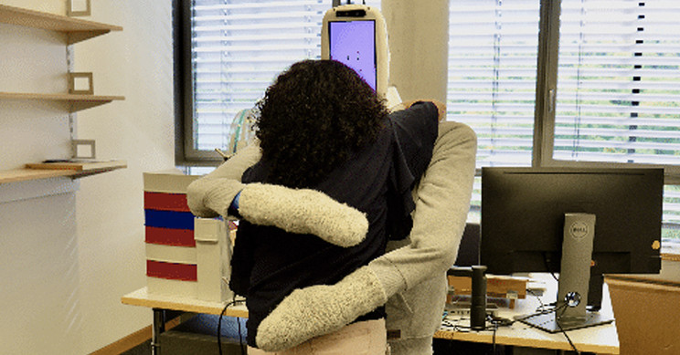 ‘HuggieBot 2.0’ หุ่นยนต์กอด อบอุ่นไม่แพ้มนุษย์ ‘HuggieBot 2.0’ หุ่นยนต์กอด อบอุ่นไม่แพ้มนุษย์