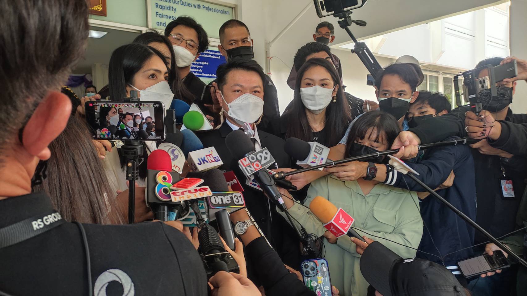อัยการ เผยเหตุเลื่อนสั่งคดี แตงโม ทนาย กระติก-แซน ขอบคุณ อัจฉริยะ ตรวจสอบเรื่องคุณแม่