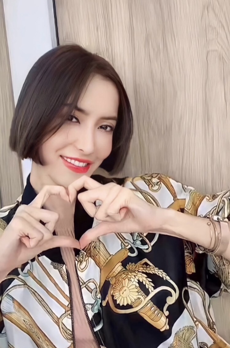 อากาศร้อน! 3 สาว พิ้งกี้-มาร์กี้-พลอย จับกรรไกรหั่นผมสั้นแซ่บๆ 