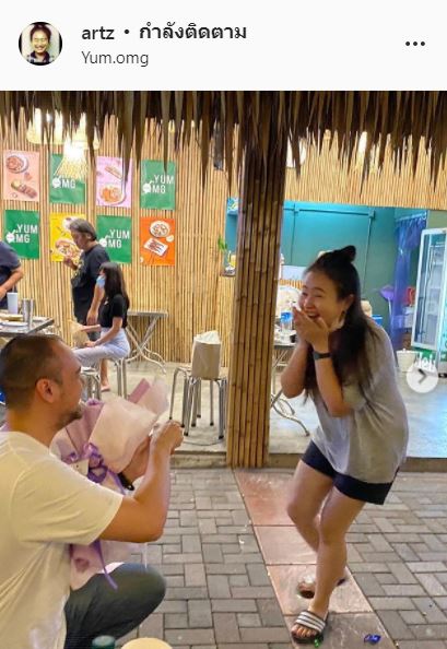 “ดีเจอาทซ์ชี่” สละโสด!! หลัง เบนนี่ วงแพนเค้กคุกเข่าขอแต่งงาน