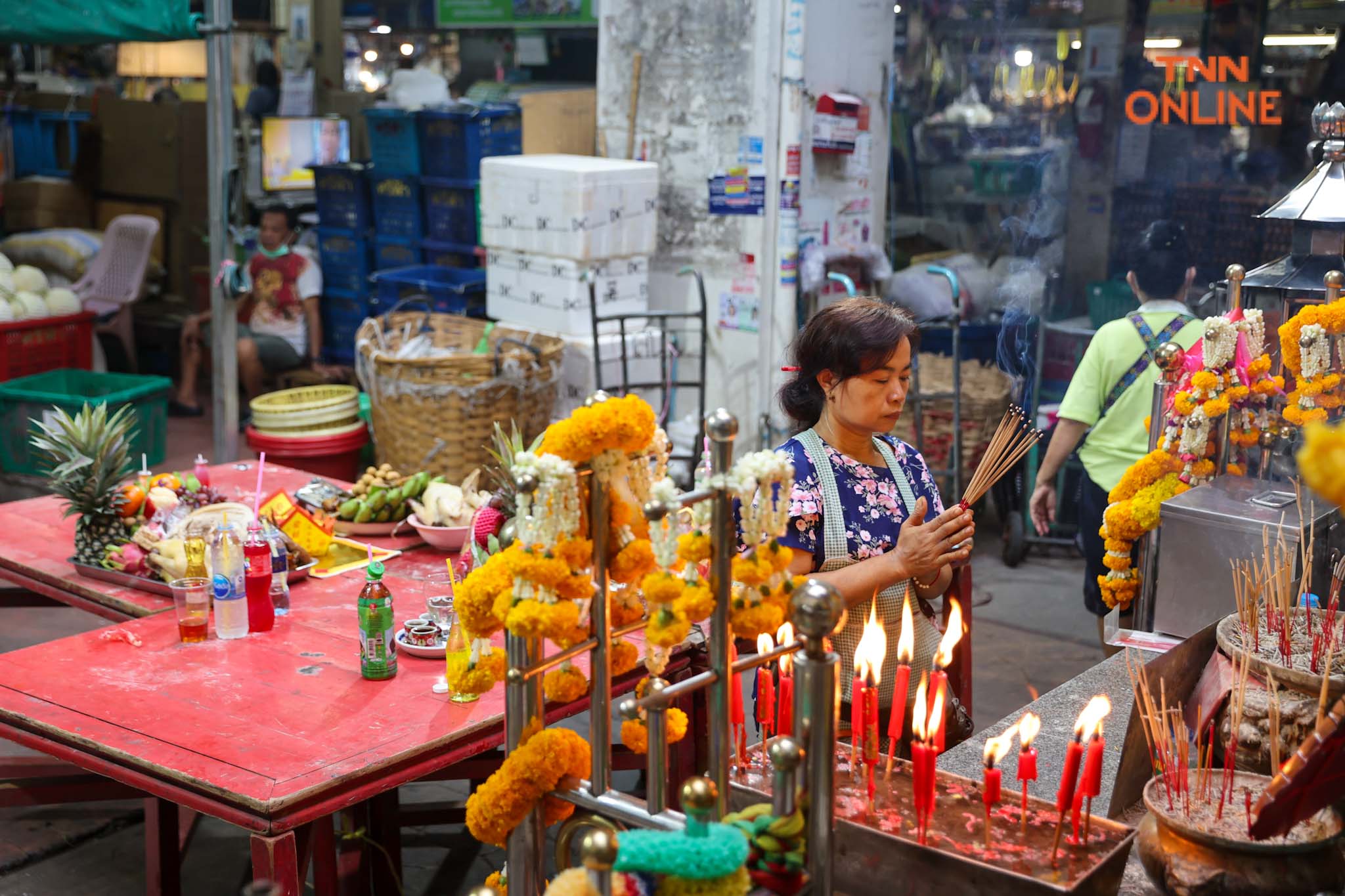 เริ่มไหว้แต่เช้า “วันสารทจีน” ชาวไทยเชื้อสายจีนไหว้สิ่งศักดิ์สิทธิ์ประจำตลาด เริ่มไหว้แต่เช้า “วันสารทจีน” ชาวไทยเชื้อสายจีนไหว้สิ่งศักดิ์สิทธิ์ประจำตลาด