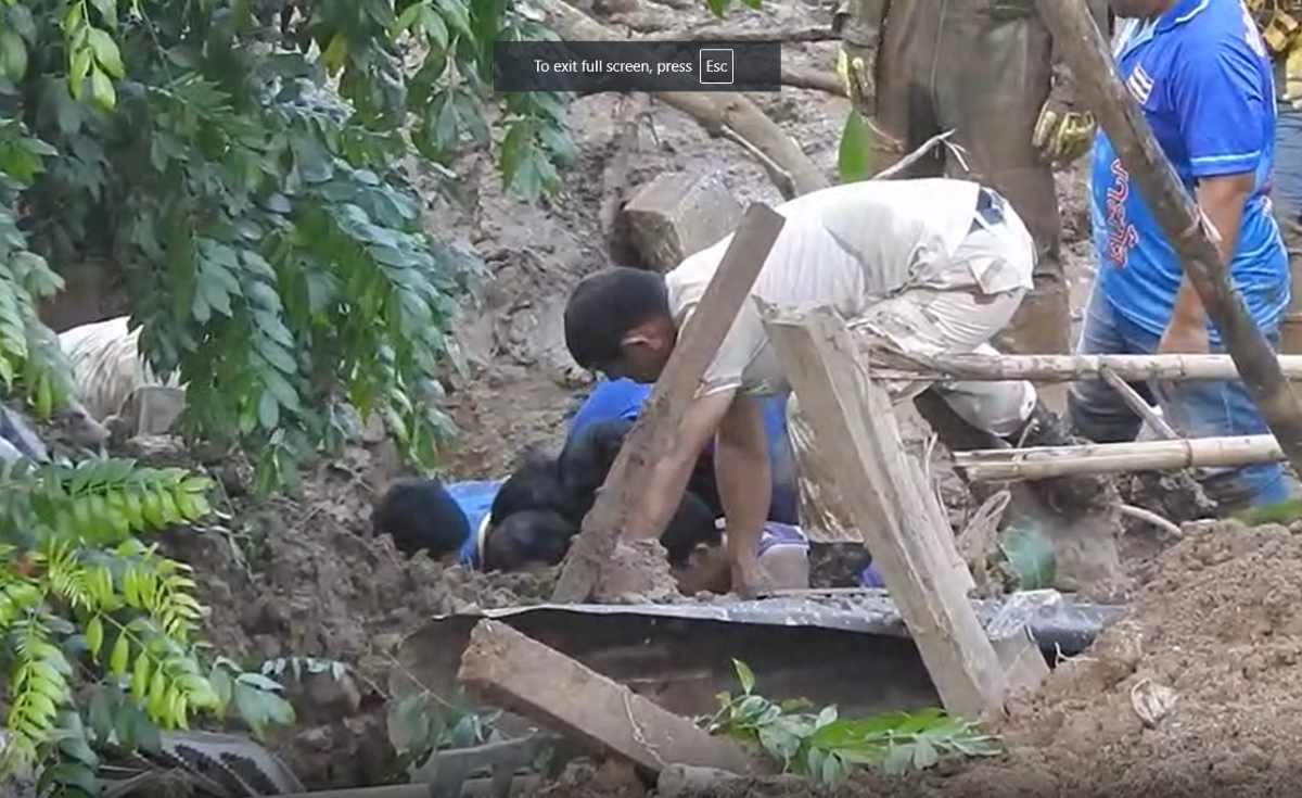 บ้านริมตลิ่งแม่น้ำยมทรุดตัว เร่งค้นหาผู้สูญหายที่ จ.สุโขทัย บ้านริมตลิ่งแม่น้ำยมทรุดตัว เร่งค้นหาผู้สูญหายที่ จ.สุโขทัย