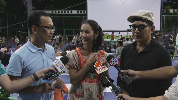 “เป็นเอก รัตนเรือง” พา “ต๊อก – อุ้ม” ย้อนรำลึก “มนต์รักทรานซิสเตอร์” (มีคลิป)  