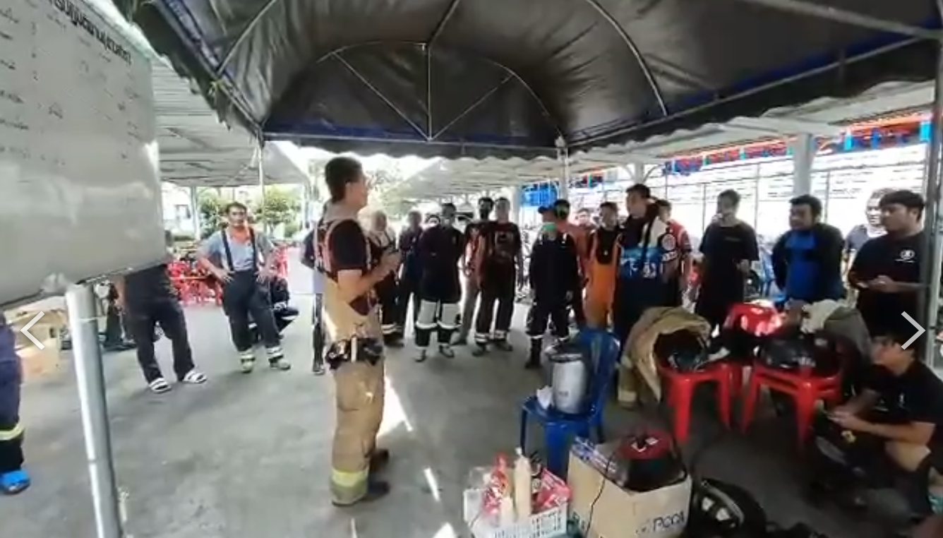 เริ่มแล้วขนย้ายสารเคมี 600 ตัน เหตุไฟไหม้โรงงานกิ่งแก้ว เริ่มแล้วขนย้ายสารเคมี 600 ตัน เหตุไฟไหม้โรงงานกิ่งแก้ว