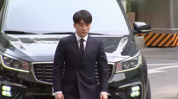 คุก 3 ปี!! ศาลทหารตัดสินจำคุก “ซึงรี” พร้อมปรับอีกกว่า 30 ล้านบาท คุก 3 ปี!! ศาลทหารตัดสินจำคุก “ซึงรี” พร้อมปรับอีกกว่า 30 ล้านบาท