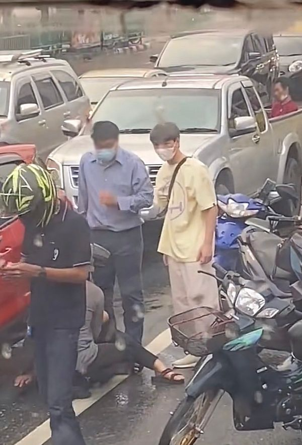 คริส พีรวัส เล่าวินาทีช่วยชีวิตคนประสบอุบัติเหตุ ลั่น เข้าใจเพราะเคยได้รับการช่วยเหลือแบบนั้น คริส พีรวัส เล่าวินาทีช่วยชีวิตคนประสบอุบัติเหตุ ลั่น เข้าใจเพราะเคยได้รับการช่วยเหลือแบบนั้น