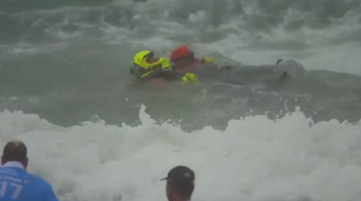 เปิ้ล นาคร ซี่โครงหักเพิ่ม 5 ซี่ รักษาตัวต่อที่บ้าน เปิ้ล นาคร ซี่โครงหักเพิ่ม 5 ซี่ รักษาตัวต่อที่บ้าน