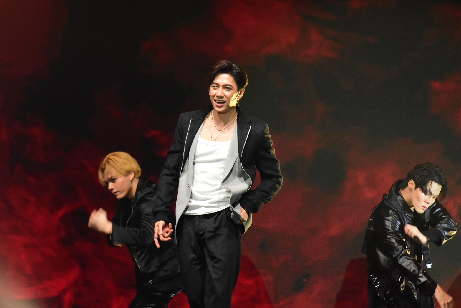 แฟนๆ กรี๊ดสนั่น ฟิล์ม ธนภัทร โผล่เซอร์ไพรส์ แจม รชตะ กลางเวทีแฟนมีตติ้ง