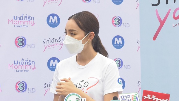 “น้ำตาล พิจักขณา” แฮปปี้รักมั่นคง 10 ปี “ไผ่ พาทิศ” (มีคลิป)