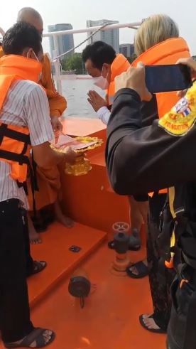 พี่ชาย ลงเรือทำพิธีเชิญดวงวิญญาณ แตงโม กลับบ้าน
