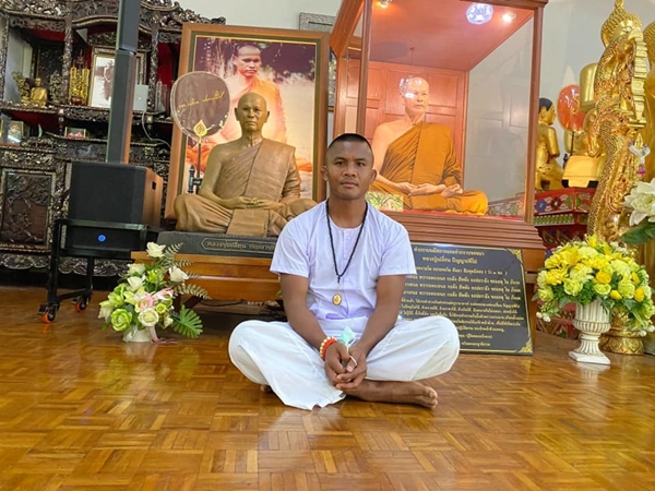 บัวขาว ปฏิบัติธรรมในวันเกิด