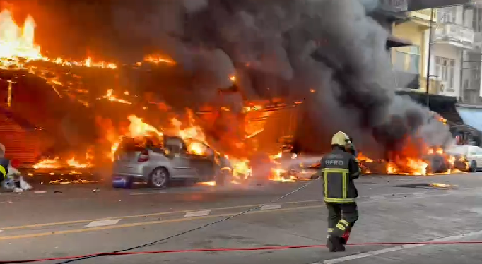 ไฟไหม้ย่านสำเพ็งล่าสุด เสียหายหลายคูหา เบื้องต้นเสียชีวิต 1 ราย