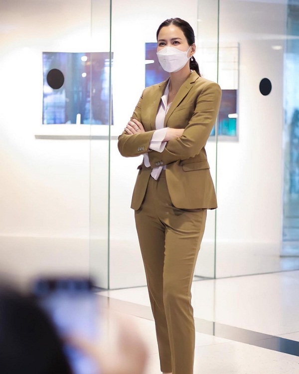 เชอรี่ เข็มอัปสร คนไทยคนเดียว จบหลักสูตร จากOxford   (มีคลิป)