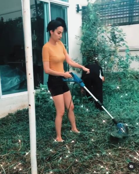 ขวัญ อุษามณี โชว์ตัดหญ้า ทำอึ้ง!! ทั้งโซเชียล