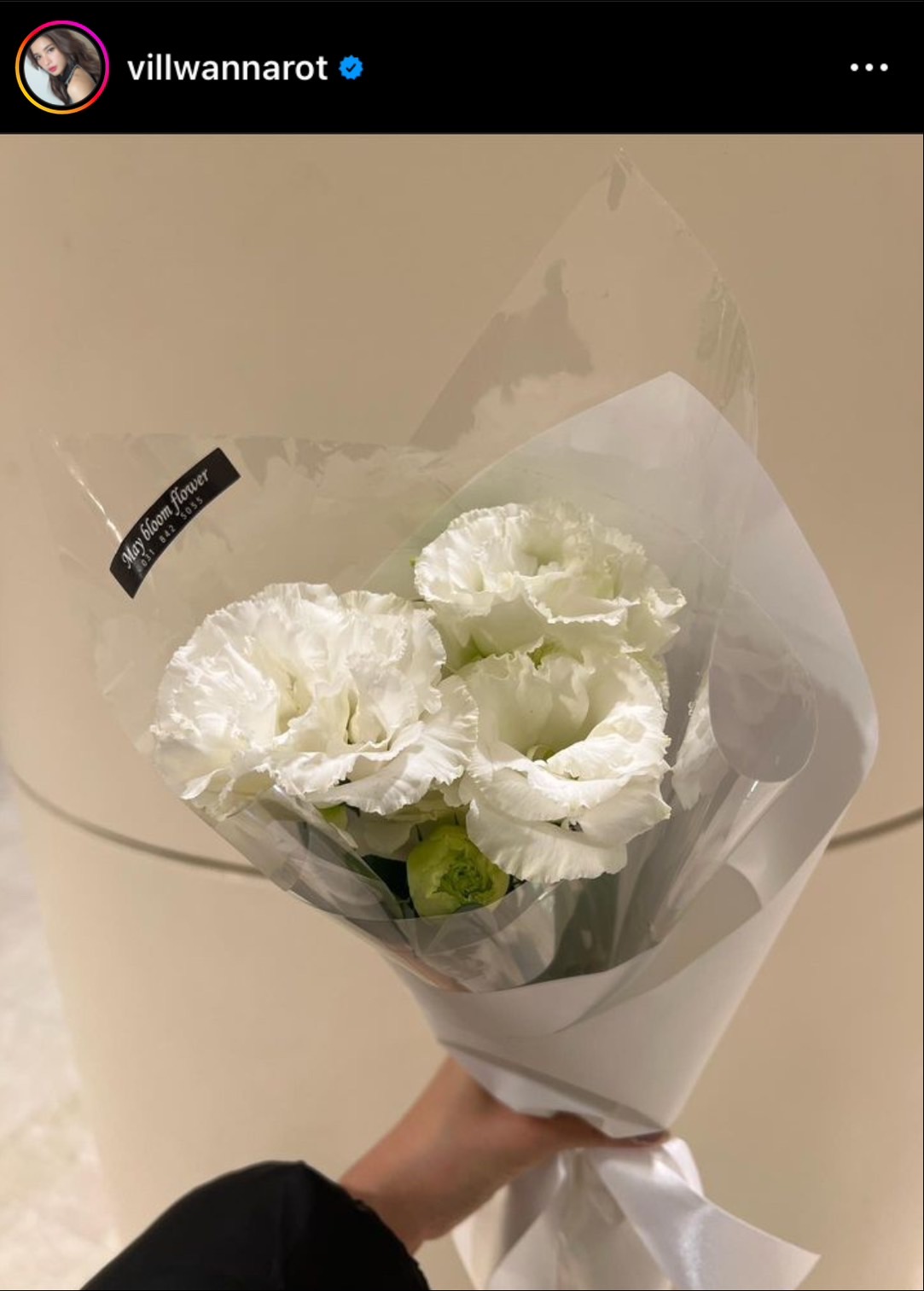 วิว วรรณรท ร่วมวางดอกไม้ ไว้อาลัยเหตุโศกนาฏกรรมที่อิแทวอน วิว วรรณรท ร่วมวางดอกไม้ ไว้อาลัยเหตุโศกนาฏกรรมที่อิแทวอน