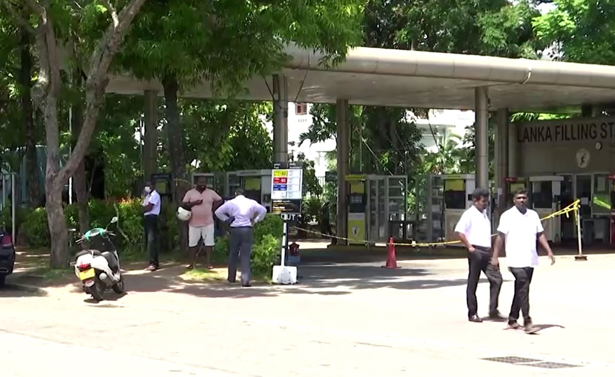 ศรีลังกาห้ามเติมน้ำมันรถที่ไม่จำเป็น 2 สัปดาห์-ขึ้นค่าไฟ 800% ศรีลังกาห้ามเติมน้ำมันรถที่ไม่จำเป็น 2 สัปดาห์-ขึ้นค่าไฟ 800%