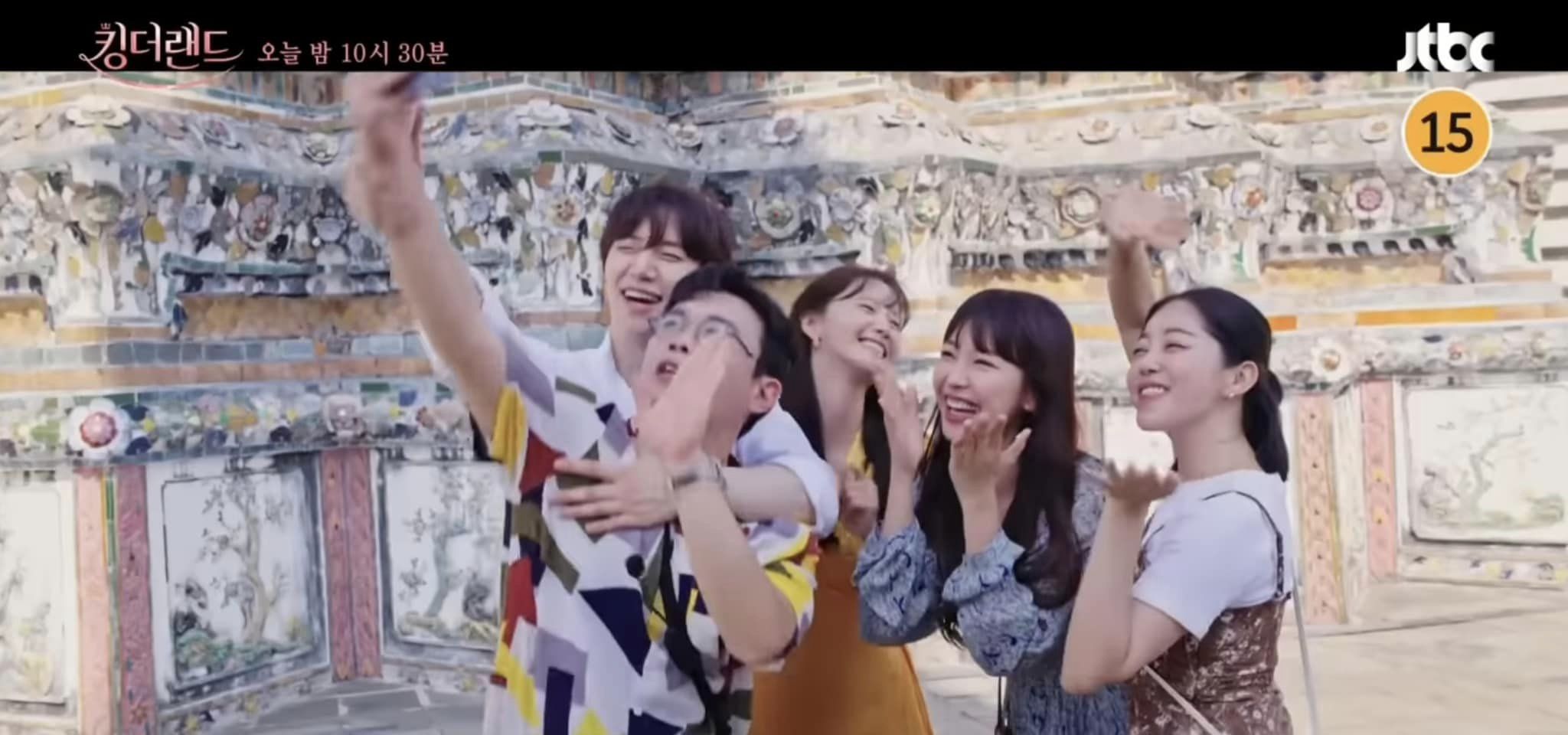 สวีททั่วกรุง!! ‘จุนโฮ - ยุนอา’ พระนางซีรีส์ King the Land กับฉากหวานในเมืองไทย สวีททั่วกรุง!! ‘จุนโฮ - ยุนอา’ พระนางซีรีส์ King the Land กับฉากหวานในเมืองไทย