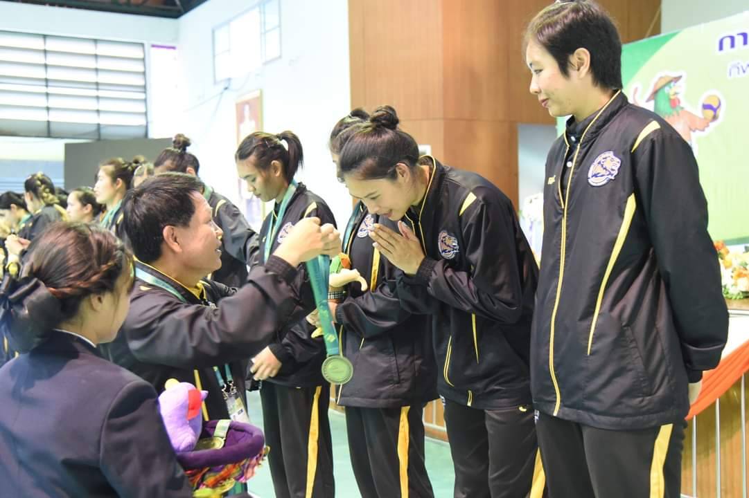 มนต์ชัย อุณหกะ กับการปลุกชีพลูกยางสาวอาร์แบค ซิวแชมป์กีฬามหาวิทยาลัย 67 มนต์ชัย อุณหกะ กับการปลุกชีพลูกยางสาวอาร์แบค ซิวแชมป์กีฬามหาวิทยาลัย 67