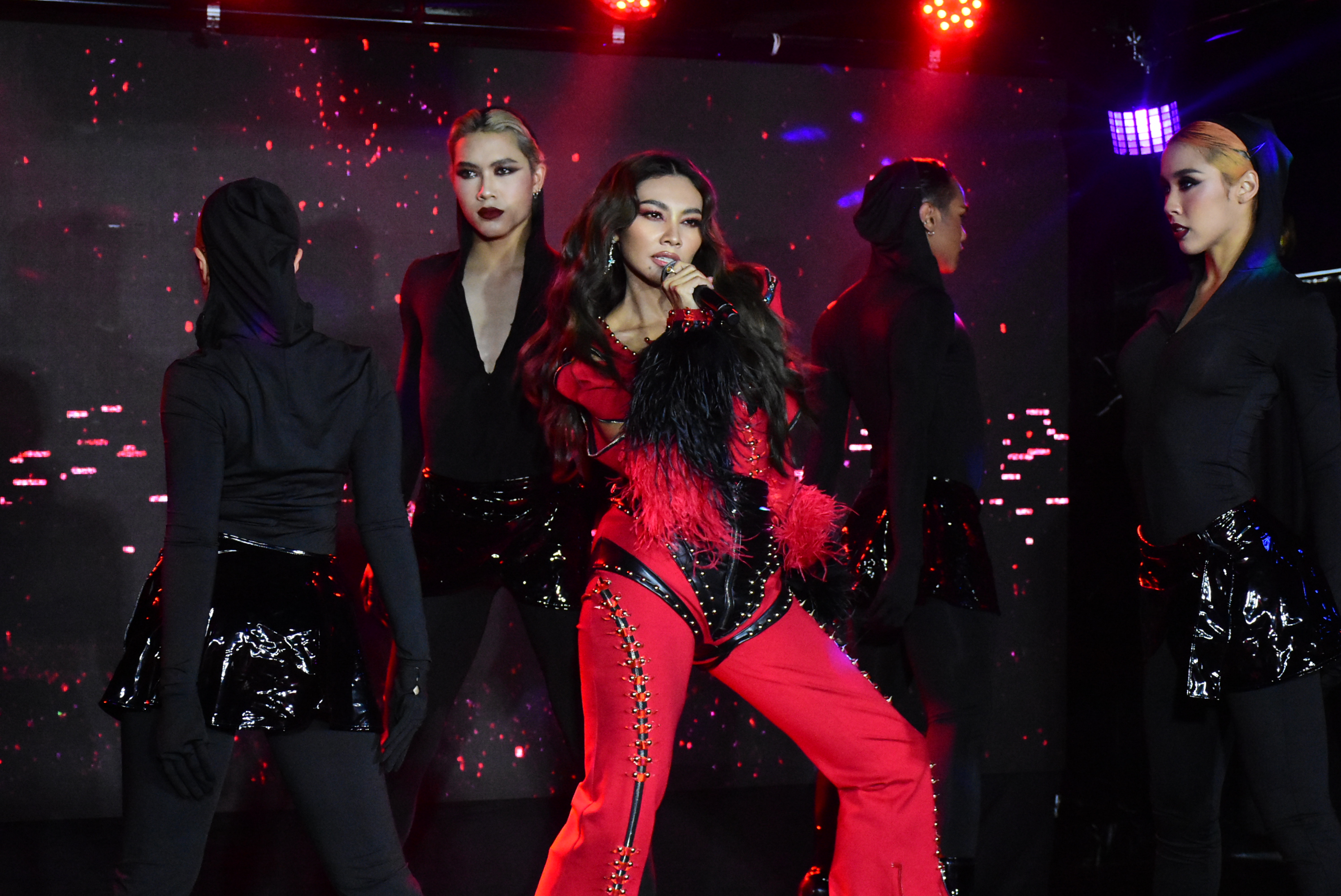 คัมแบ็กนี้ปังมาก! “แก้ม-วิชญาณี” กับซิงเกิลใหม่ล่าสุด “FLAME” 