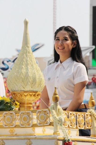 5 คนบันเทิง ได้เป็น ผู้อัญเชิญพระเกี้ยว ในงานฟุตบอลประเพณีฯ