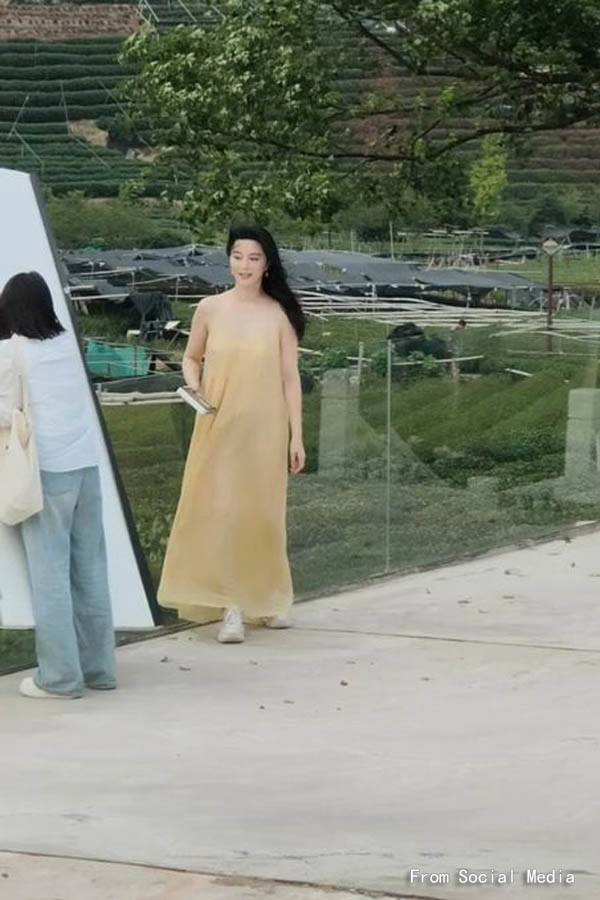 อยู่ดีๆ ก็โดนด่า!! ชาวเน็ตรุมกล่าวหา 'ฟ่านปิงปิง’ สวยพึ่งแอป อยู่ดีๆ ก็โดนด่า!! ชาวเน็ตรุมกล่าวหา 'ฟ่านปิงปิง’ สวยพึ่งแอป