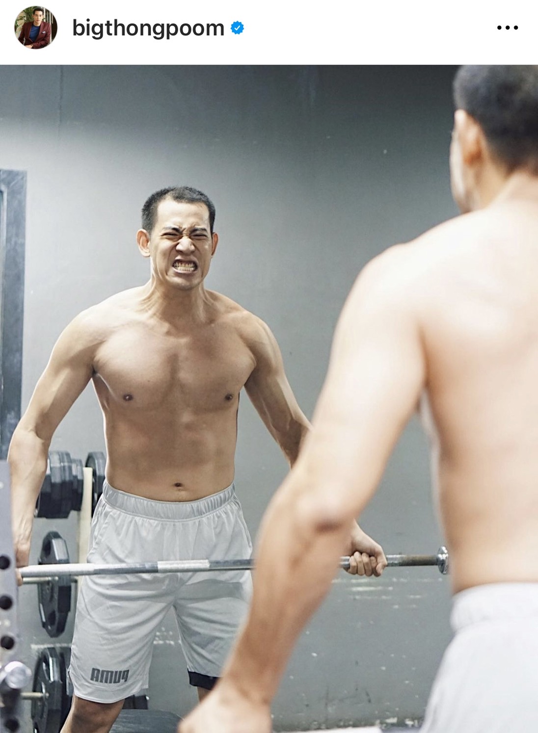 ส่องพระเอกกล้ามโต!!  บิ๊ก ทองภูมิ แจงสาเหตุไม่ลงภาพถอดเสื้อ เพราะถูกคุกคาม และเคยโดนขอซื้อบริการ
