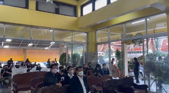 บรรยากาศพิธีรดน้ำศพ ผู้กำกับดัง เฉลิม วงศ์พิมพ์ ผู้คนแวดวงหนังร่วมอาลัย 