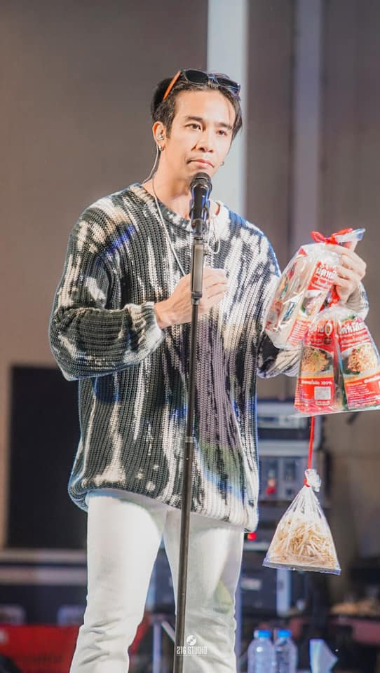 ก้อง ห้วยไร่ โชว์ลีลา ลงเตะฟุตบอล ไทยลีกครั้งแรก!! ก้อง ห้วยไร่ โชว์ลีลา ลงเตะฟุตบอล ไทยลีกครั้งแรก!!