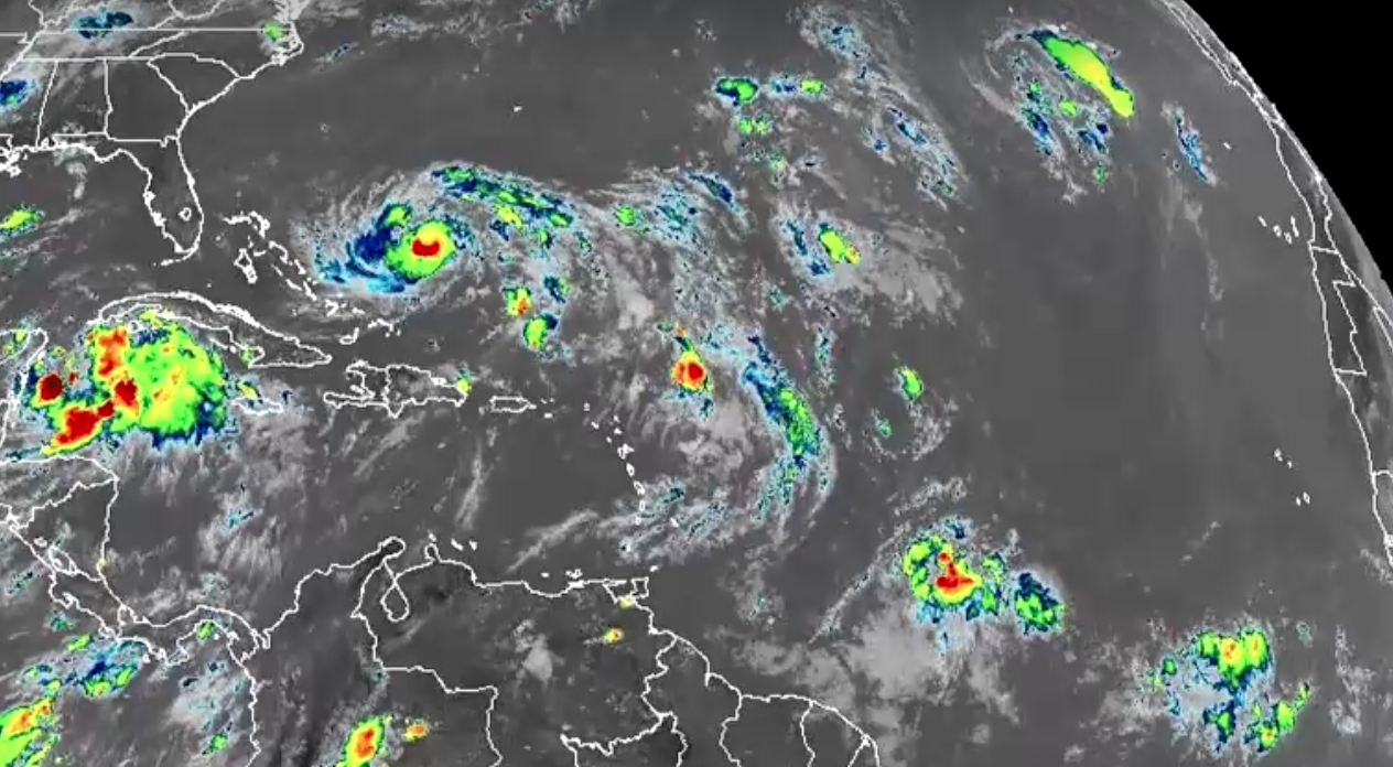 สหรัฐฯอ่วม! พายุ 6 ลูกก่อตัวแน่นแอตแลนติก ครั้งแรกในรอบ 3 ปี 