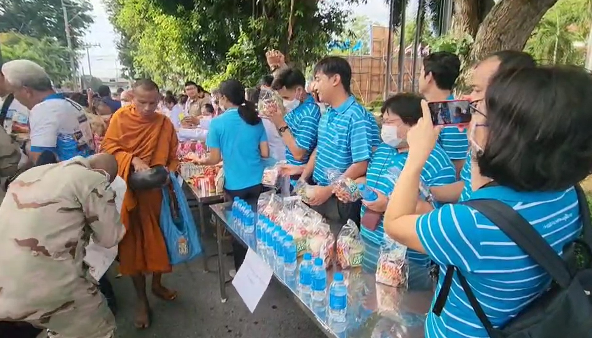วันแม่แห่งชาติ ทั่วไทยร่วมทำบุญตักบาตร ถวายพระราชกุศล 12 สิงหาคม 2566