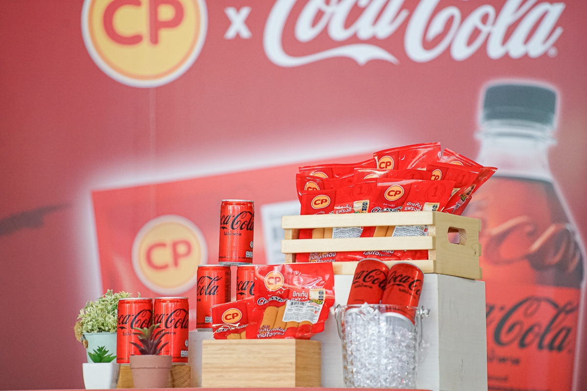ครั้งแรก!! CP Brand x Coke จัดกิจกรรม 'คู่ที่ใช่ จังหวะไหนก็ชัวร์ เปลี่ยนใจกลางสยามสแควร์ เป็นฟลอร์แดนซ์โชว์สเต็ป ครั้งแรก!! CP Brand x Coke จัดกิจกรรม 'คู่ที่ใช่ จังหวะไหนก็ชัวร์ เปลี่ยนใจกลางสยามสแควร์ เป็นฟลอร์แดนซ์โชว์สเต็ป