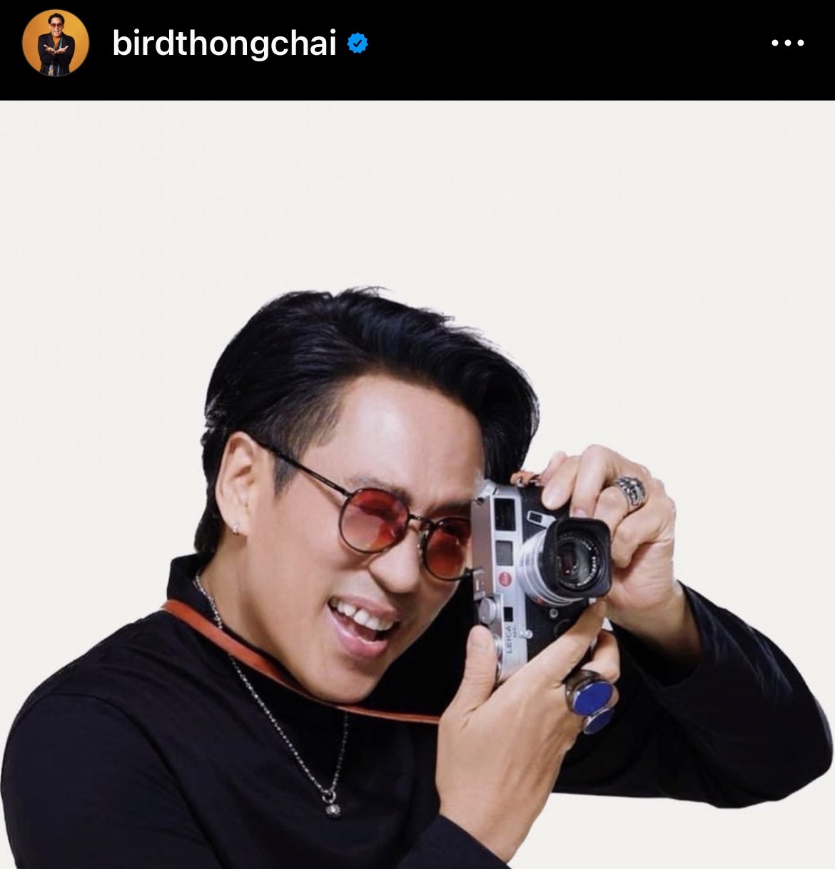 “เบิร์ด ธงไชย” มอบความสุข ส่งคลิปอวยพรปีใหม่ถึงแฟนเพลง “เบิร์ด ธงไชย” มอบความสุข ส่งคลิปอวยพรปีใหม่ถึงแฟนเพลง