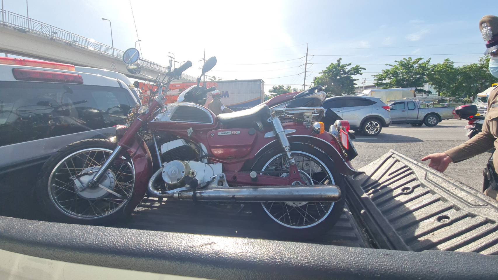 คู่กรณีที่ขับรถ จยย. 2 คัน เข้าให้ปากคำ เคลียร์!! ปมทับร่าง ตุ้ย เพลย์กราวด์ เสียชีวิต