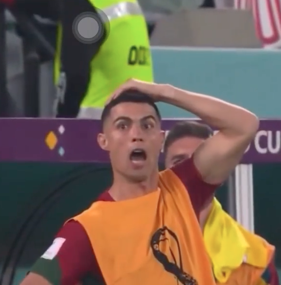 เป็นทุกอย่างให้เธอแล้ว!! ‘คริสเตียโน่ โรนัลโด้’ กับมีมไวรัลทั้งคูลทั้งขำในบอลโลก นัดแรก