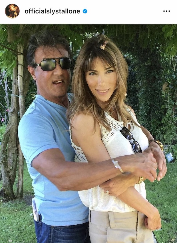 ภรรยาฟ้องหย่า!! ‘ซิลเวสเตอร์ สตอลโลน’ ไม่กี่วันหลังสักภาพสุนัขทับหน้าฝ่ายหญิงที่ต้นแขน ภรรยาฟ้องหย่า!! ‘ซิลเวสเตอร์ สตอลโลน’ ไม่กี่วันหลังสักภาพสุนัขทับหน้าฝ่ายหญิงที่ต้นแขน