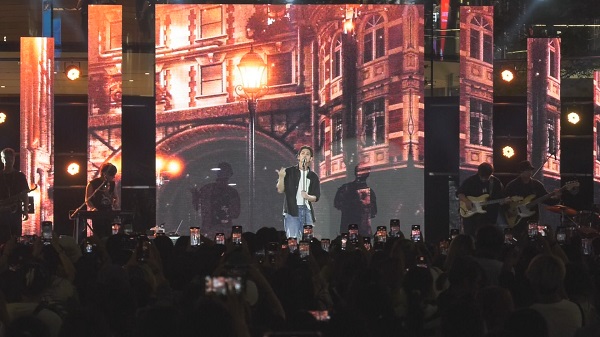 ไบร์ท แฮปปี้ที่ได้ทำผลงานเพลง  เผย ให้รอติดตามหลังมีภาพคู่ Jay Park   (มีคลิป)