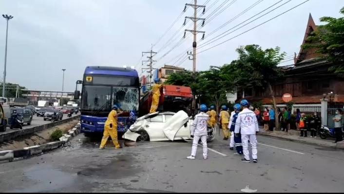 เปิดนาทีระทึก! รถเมล์เบรคแตก ชนรวดกว่า 10 คัน เปิดนาทีระทึก! รถเมล์เบรคแตก ชนรวดกว่า 10 คัน