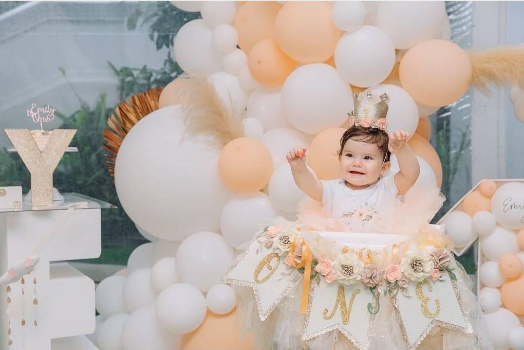 น่ารักสุดๆ ซาร่า  คาซิงกินี ฉลองวันเกิดครบ 1 ขวบให้ เอมมิลี่ ลูกสาว