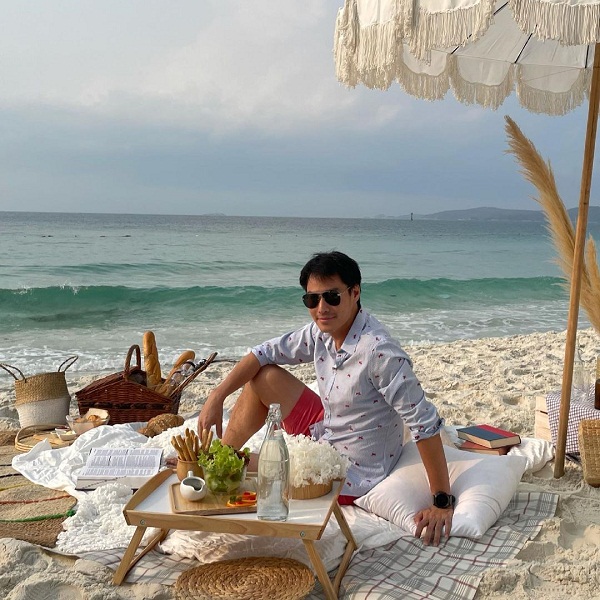 นาวิน ต้าร์ -ไฮโซน้ำหวาน ใช้ชีวิตที่หัวหินชั่วคราว  (มีคลิป)